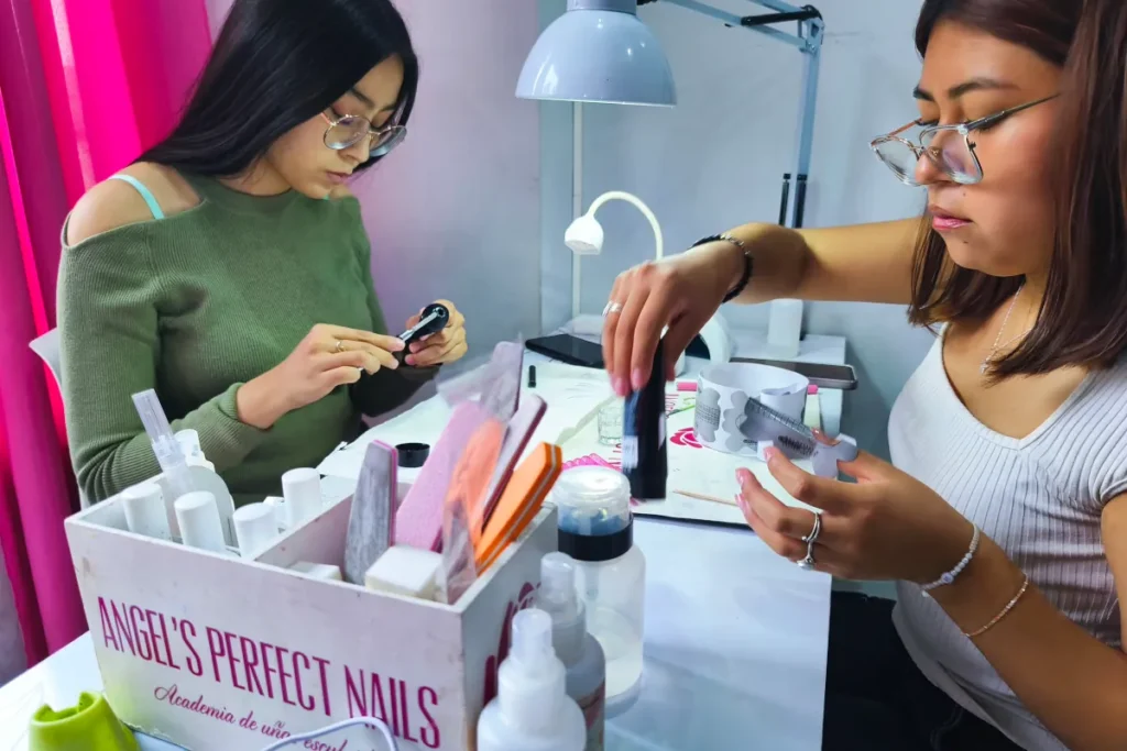 curso manicura grupal